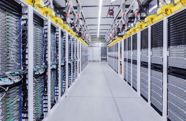 삼성전자와 SK하이닉스가 미국 오픈AI가 주도하는 초대형 AI 인프라 프로젝트 ‘스타게이트(Stargate)’의 핵심 파트너로 참여한다.