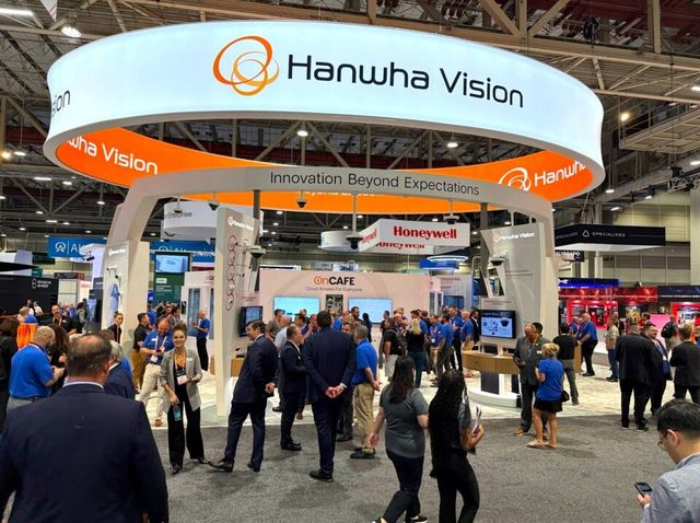 관람객으로 붐비는 한화비전 전시 부스