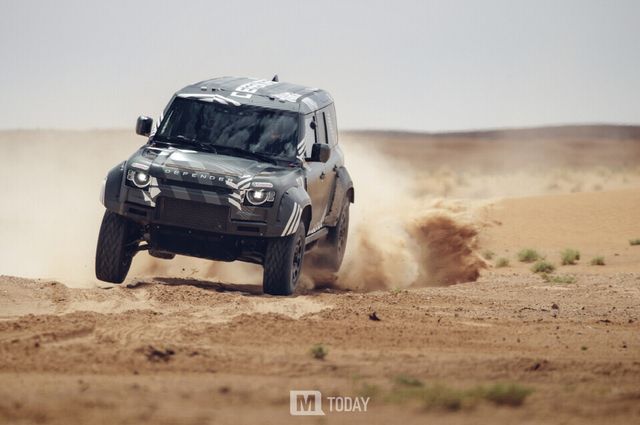 랜드로버 디펜더&nbsp;다카르&nbsp;D7X-R