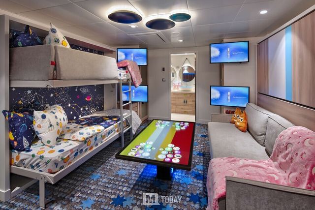 세계 최대 크기 '스타 오브 더 시즈' 크루즈선에 설치된 삼성전자 TV와 사이니지 (출처 : 삼성전자)