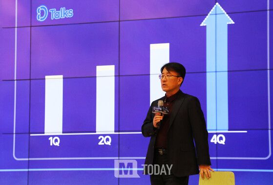 19일 아산캠퍼스에서 열린 삼성디스플레이 사내소통행사에서 이청 대표이사 사장이 직원들에게 경영현황에 대해 설명하고 있는 모습. (출처 : 삼성디스플레이)