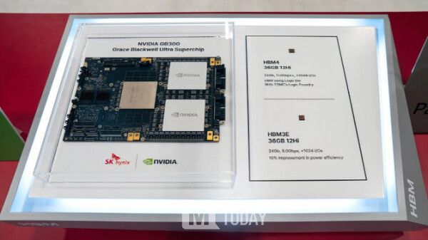 SK하이닉스의 HBM4(우측 위), HBM3E(우측 아래) 제품과 HBM3E를 탑재한 엔비디아의 차세대 GPU 모듈 GB300(좌측). (출처 : SK하이닉스)