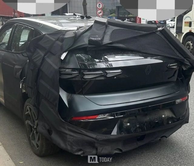 르노 오로라 2 테스트카 (출처=Newcarscoops)