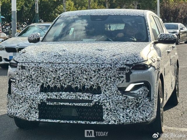 르노 오로라 2 테스트카 (출처=Newcarscoops)