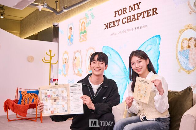 SK텔레콤이 자사의 플래그십 스토어 T 팩토리 성수에서 이날(21일)부터 2026년 2월 22일까지 약 두 달 간 신규 전시 ‘포 마이 넥스트 챕터’를 진행한다.