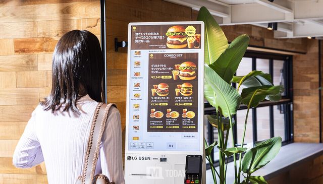 LG전자가 현지 업체와 손잡고 일본 전역의 식음료 매장을 타겟으로 키오스크 공급을 시작한다.