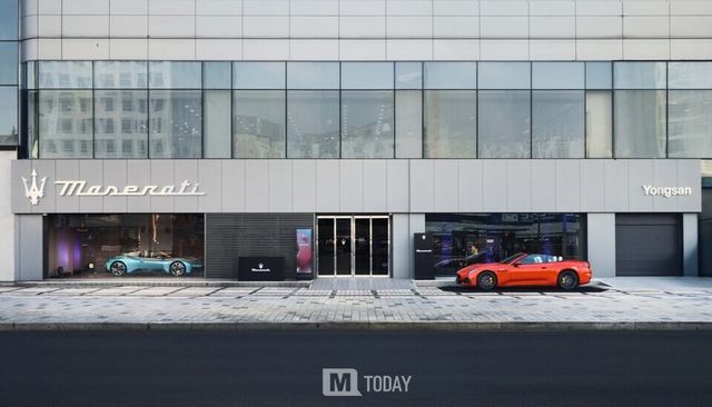 마세라티 용산 전시장 전경