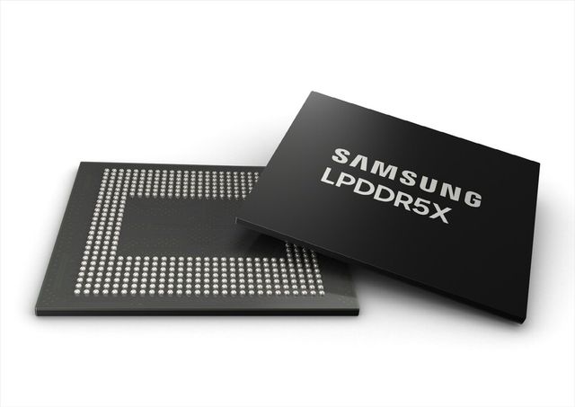 삼성전자 업계 최소 두께 LPDDR5X D램&nbsp;