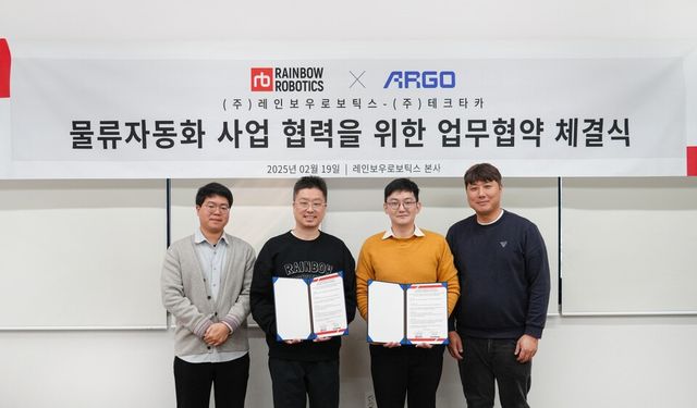 레인보우로보틱스 이정호 대표와 테크타카 양수영 대표 등 양사 임원진이&nbsp;'물류자동화 사업 협력을 위한 업무협약식’에서 기념 촬영을 하고 있다.&nbsp;(좌측부터)&nbsp;임정수 레인보우로보틱스 기술이사,&nbsp;이정호 레인보우로보틱스 대표,&nbsp;양수영 테크타카 대표,&nbsp;이경욱 테크타카 최고기술책임자&nbsp;[레인보우로보틱스 제공]