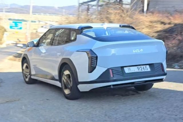 기아 'EV4' (출처 : 힐러TV)