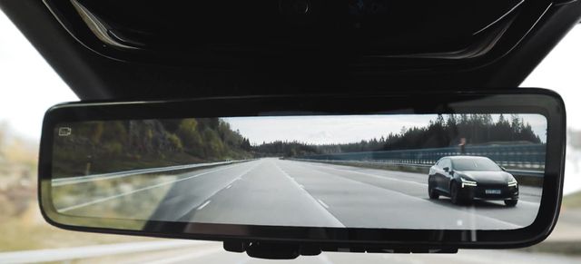 폴스타 4 디지털 룸미러