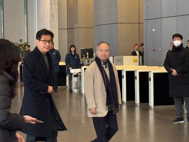 삼성전자 서초사옥을 찾은 손정의 소프트뱅크그룹 회장(출처:연합뉴스)