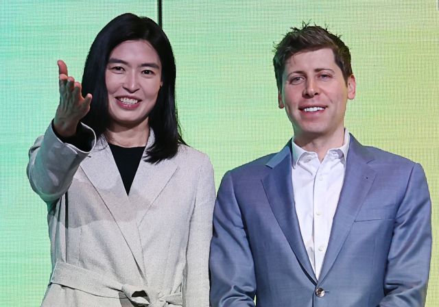 정신아 카카오 대표와 샘 올트만 오픈AI&nbsp;최고경영자(CEO) (출처 : 연합뉴스)