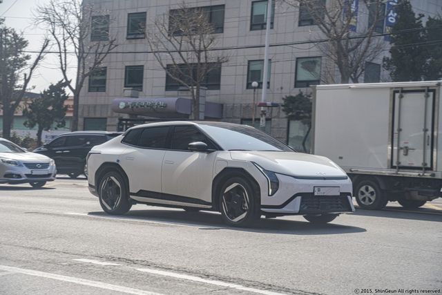 기아 'EV4 GT-Line' (출처 : 오토스파이넷)
