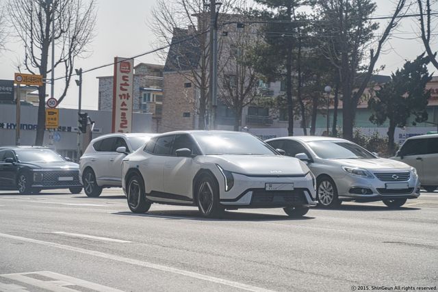 기아 'EV4 GT-Line' (출처 : 오토스파이넷)