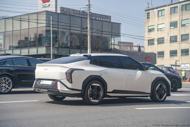 기아 'EV4 GT-Line' (출처 : 오토스파이넷)