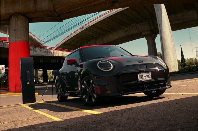 사진 : 더 뉴 올-일렉트릭 MINI JCW