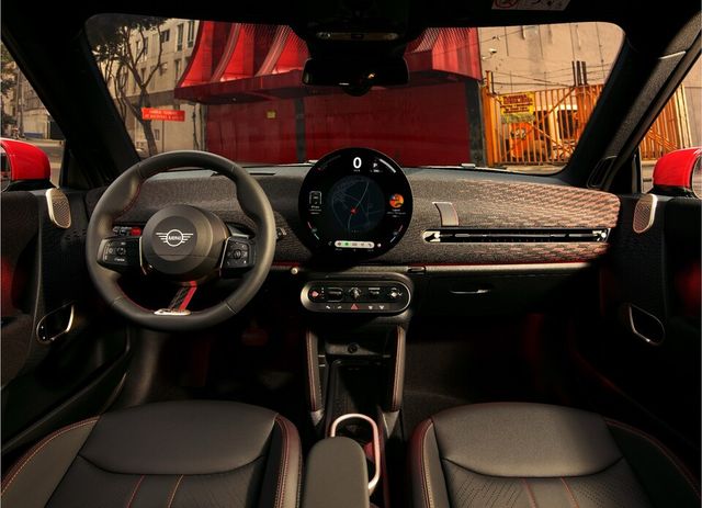 사진 : 더 뉴 올-일렉트릭 MINI JCW 실내