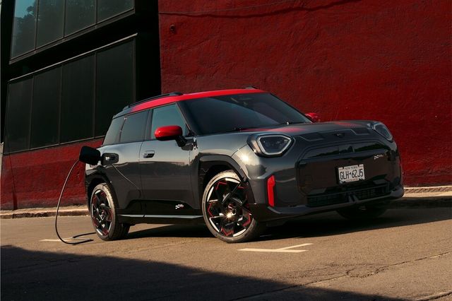사진 : 더 뉴 올-일렉트릭 MINI JCW 에이스맨