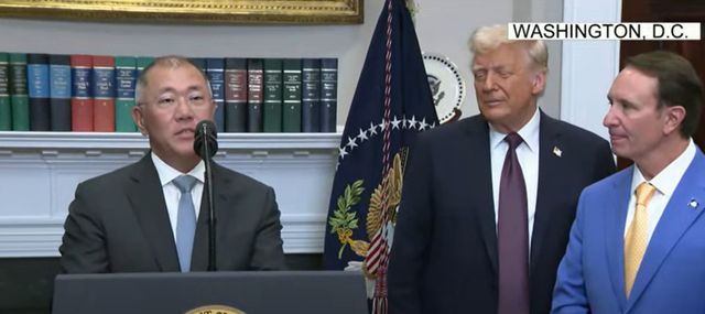 현대차그룹 정의선회장이 백악관에서 201억달러 규모의 대미 투자를 발표했다. 사진 출처:WBRZ2 abc