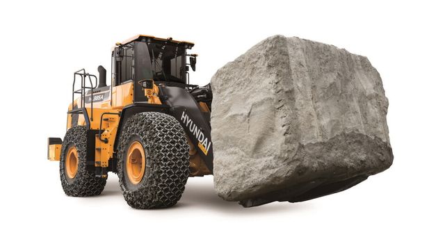 HD현대건설기계가 4월 튀르키예에서 출시 예정인 블록 핸들러 신제품(HL985ABH)