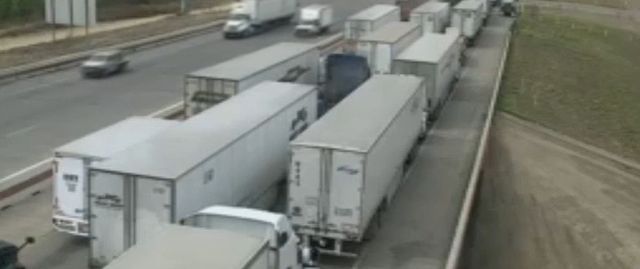 도널드 트럼프 행정부가 4일부터 캐나다와 멕시코로부터 수입되는 자동차, 가전 등의 품목에 대한 25%의 추가 관세를 발동했다.