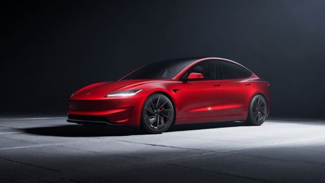 사진 : 테슬라 모델3 퍼포먼스