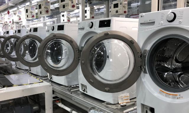 사진: LG전자 클락스빌공장 세탁기 생산라인