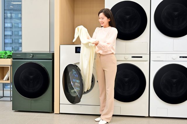 삼성전자가 2025년형 올인원 세탁건조기 '비스포크 AI 콤보' 판매 접점을 전국 약 1,000개 매장으로 확대한다.