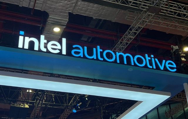인텔이 처음으로 모터쇼장에 전시장을 마련했다.