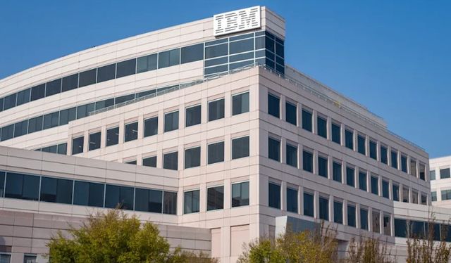 미국 IBM이 향후 5년간 1,500억 달러(215조)를 투자, IBM의 메인프레임과 양자 컴퓨터 시스템을 개발한다.