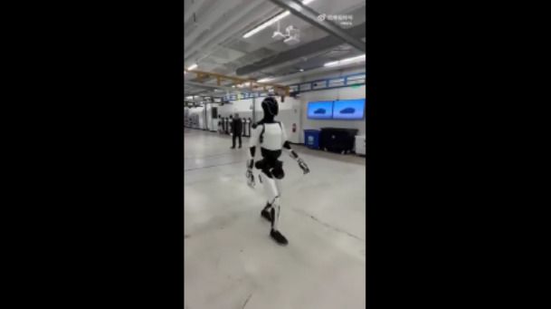 태슬라가 공개한 업그레이드된 옵티머스 휴머노이드 로봇