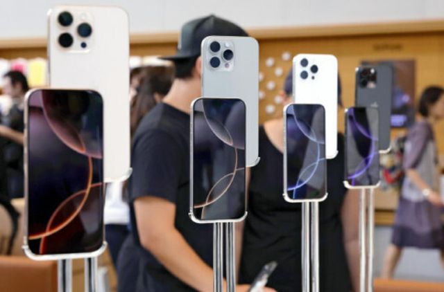 미국의 상호관세 부과로 애플 아이폰의 미국 판매가격이 최대 43%까지 인상될 전망이다.