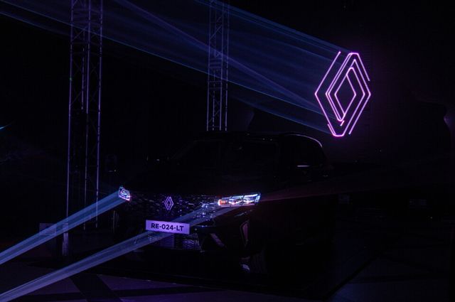 르노 그랑 콜레오스 에스프리 알핀 누아르 레이저 아트쇼_2