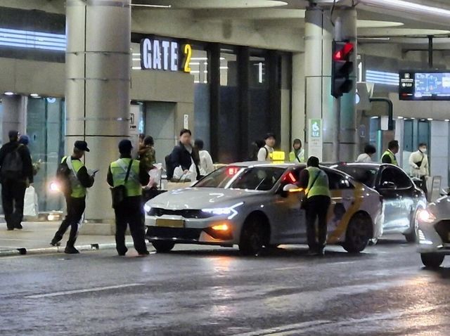 김포공항 내 택시 불법 영업 단속 과정 / 사진 : 서울시