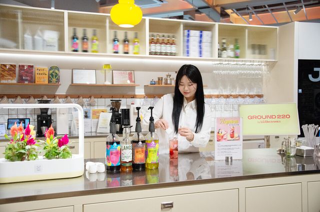 LG전자가 서울 영등포구 양평동에 고객경험 공간 ‘그라운드 220’을 오픈했다.