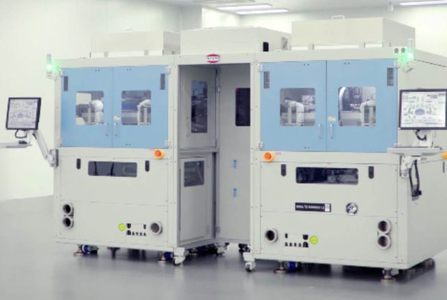 &nbsp;CLSA가 한미반도체의 TC본더가 SK하이닉스의 HBM 생산에 없어서는 안될 대체불가 제품이라고 평가했다.