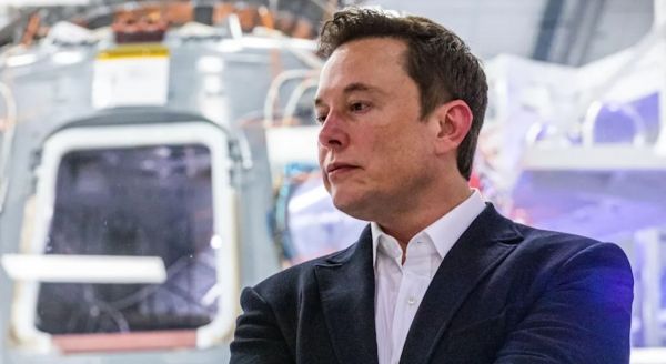 &nbsp;일론 머스크가&nbsp; 테슬라 CEO직을 5년 더 유지하겠다는 의사를 밝혔다.