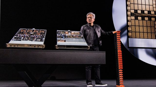 GTC 파리에서 황 CEO는 청중들에게 엔비디아 최신 하드웨어의 내부를 보여줬다.