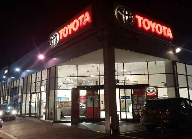 토요타자동차가 내달부터 미국에서 판매가격을 평균 270달러 인상한다고 발표했다.