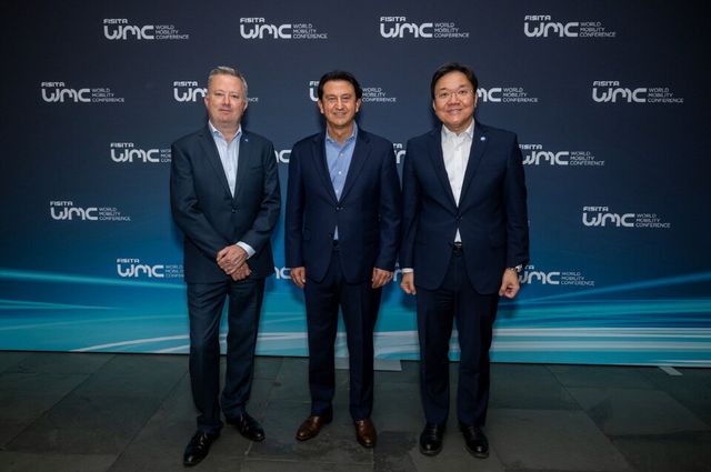 사진: (왼쪽부터) 크리스 메이슨, 피시타 CEO, 호세 무뇨스, 현대 자동차 사장 겸 CEO, 김창환 현대 자동차 그룹 전기화 에너지 솔루션 기술 부서장