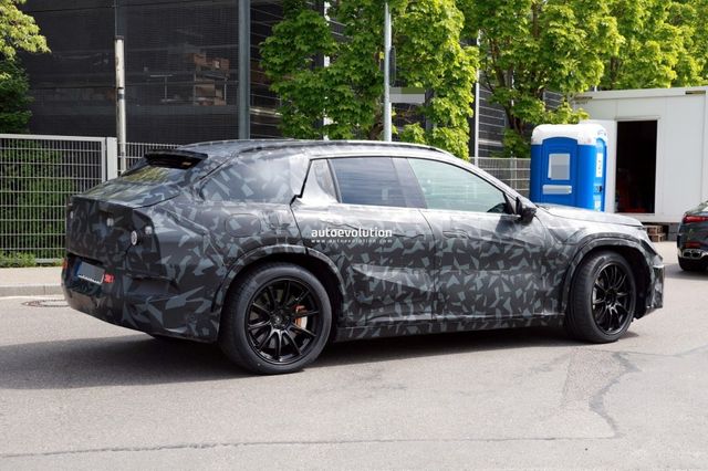 메르세데스-AMG GT SUV 테스트카 (출처 : 오토에볼루션)