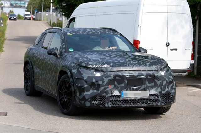 메르세데스-AMG GT SUV 테스트카 (출처 : 오토에볼루션)