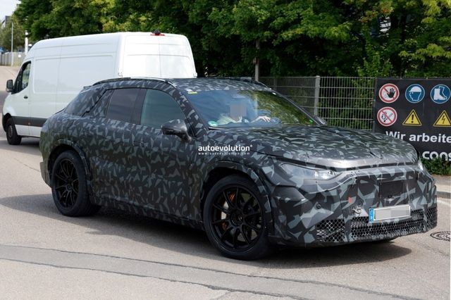 메르세데스-AMG GT SUV 테스트카 (출처 : 오토에볼루션)