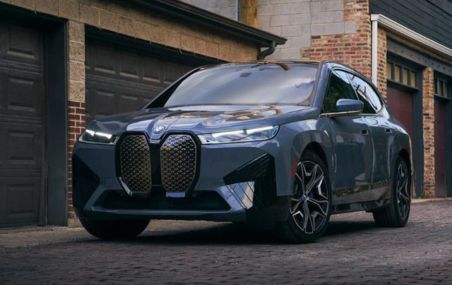 BMW가 차량이 움직이는 동안을 포함, 동력 손실을 유발할 수 있는 전기 모터용 소프트웨어의 오류로 인해 미국에서 판매 중인 전기차 4개 모델 7만 대 이상에 대해 리콜을 진행한다.