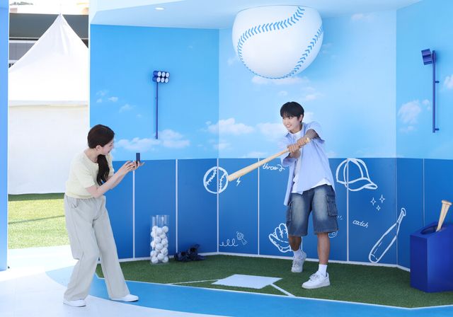 삼성전자가 11일부터 12일까지 대전 한화생명 이글스파크에서 2025 KBO 리그 올스타전과 연계해 갤럭시 신제품 체험존을 운영한다.