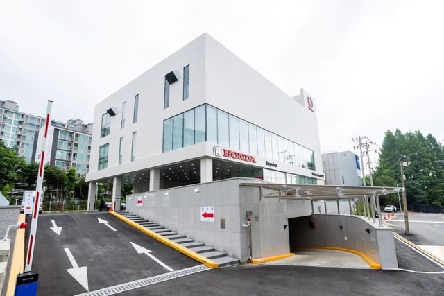 혼다코리아가 고객 만족도 및 서비스 품질 향상을 위해 혼다 자동차 일산 서비스센터(혼다카즈 KCC)를 신축 및 확장 이전했다.