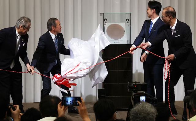 일본 반도체 칩 제조업체인 라피더스(Lapidus)가&nbsp; 지난 18일 회로폭 2nm의 반도체 프로토타입을 최초로 공개했다.