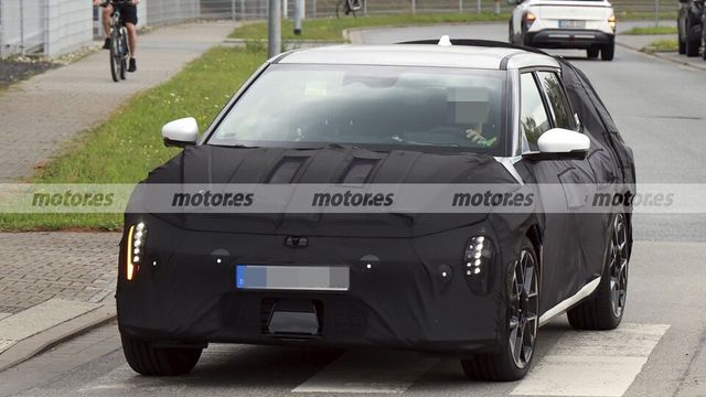 사진 : 기아 EV4 GT 테스트카 (출처=Motor.es)