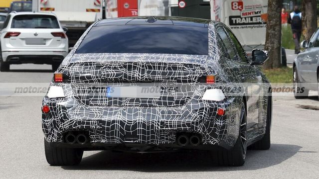 사진 : BMW M5 페이스리프트 테스트카 (출처=Motor.es)